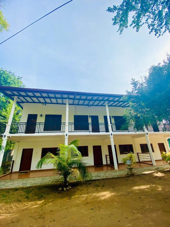 Emerald Guest House Kataragama Exterior photo