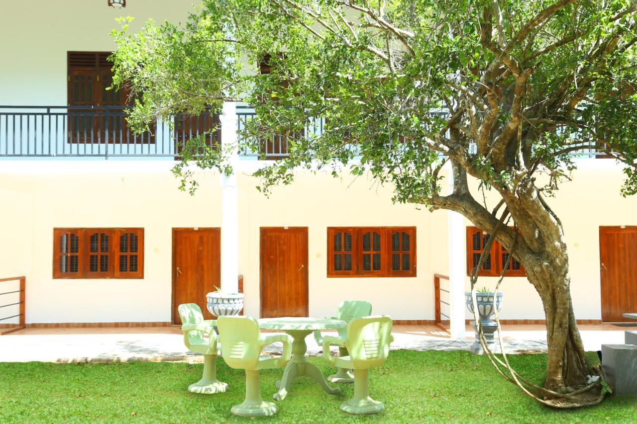 Emerald Guest House Kataragama Exterior photo